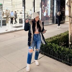 Meet your Posher, Ana